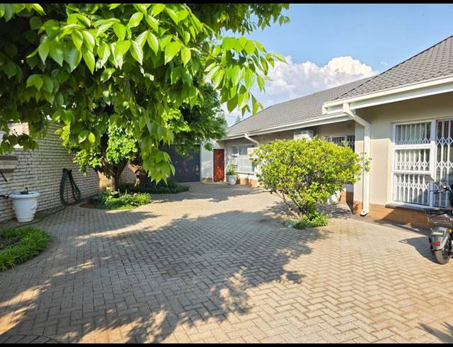 4 BEDROOM HOUSE FOR SALE IN GOLF PARK